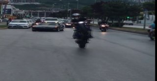 Lüks Otomobilli Trafik Magandası Düğün Konvoyu Önünde Drift Attı