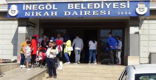 Damat Ve Sağdıcına Nikah Memuru Şınav Çektirdi