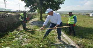 Başkan Köksoy, Personeli İle Temizlik Çalışmalarına Katıldı