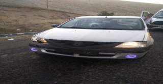 Lastiği Patlayan Otomobil Kaza Yaptı: 4 Yaralı