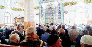 Namaz Buluşmalarında Şehitler Yad Edildi