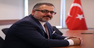 Ünlü Sanatçı, Abd Başkanı Trumpa Kızıp Şiir Yazdı