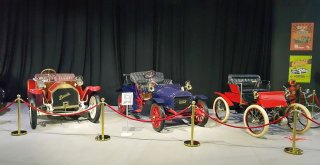 Otomobil Tutkunlarını Buluşturan Müze