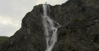 Artvinin Murgul İlçesinde Biri Yapay Biri Doğal İki Şelale Büyük İlgi Görüyor