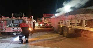 Kitap Yüklü Tırın Lastikleri Yandı