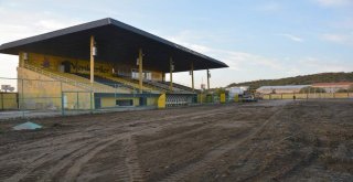 Aliağa İlçe Stadında Çimler Yenileniyor