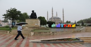 Bir Anda Bastırdı, Caddeler 5 Dakikada Göle Döndü