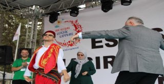 Başkan Kınık Engelli Vatandaşı Sahnede Yalnız Bırakmadı