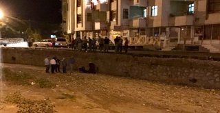 Korkulukları Olmayan Çaya Düştü