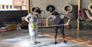 Hava Sıcakları Artınca Oto Yıkamacı Adam Yıkamacıya Döndü