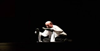 Bir Delinin Güncesi Sahnelendi