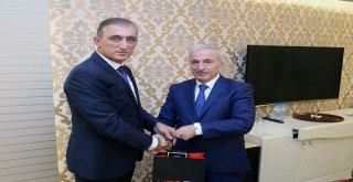 Vali Kamçıdan Komutan Kırışa Veda Yemeği