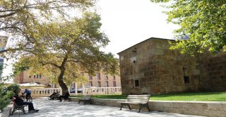 Arkeolog Mehmet Göktürk: “Tarihi Belgeler Ahiliğin Merkezini Kırşehir Olarak Gösteriyor”