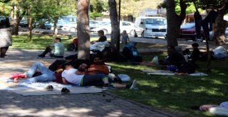 Savaştan Kaçarak Kayseriye Gelen Afgan Mültecilere Devlet Sahip Çıktı