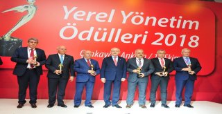 Semt Evine Büyük Onur