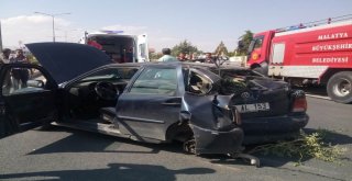 Otomobilin Lastiği Fırladı: 2 Yaralı