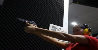 Kadınlar Poligonda Stres Atıyor