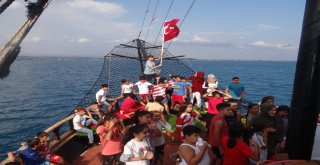 Dezavantajlı Çocuklara Yat Gezisi