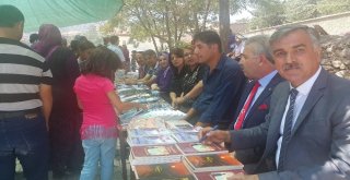 Adıyamanlı Yazar Ispartada Kitaplarını İmzaladı