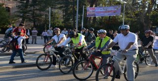 Müdürler Bu Sefer İşe Makam Araçları İle Değil Bisikletle Gittiler