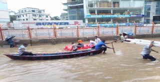 Bangladeşte Yağan Yağmur Taşkına Döndü