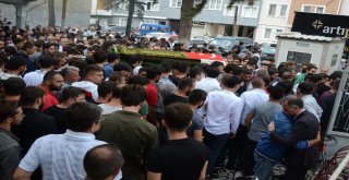 Denize Atlarken Başını Taşa Vurup Ölen Gence Acı Veda