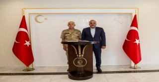 Korgeneral Karataştan Vali Zorluoğluna Veda Ziyareti