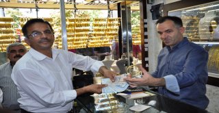 Manisada Stklar Altın Ve Dolar Bozdurdu