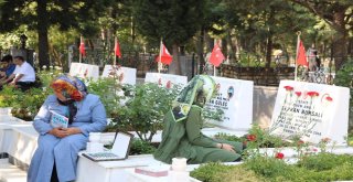 Şehitliklerde Buruk Bayram