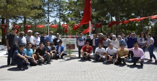 Öğrencilerden Ömer Halisdemirin Kabrine Ziyaret