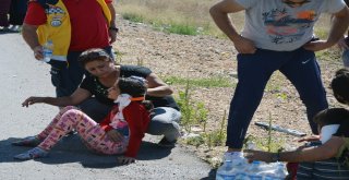 Sivasta Hafif Ticari Araç İle Otomobil Çarpıştı: 6 Yaralı