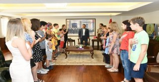 Samsun Valisi, Ukraynalı Çocuklar İle İstiklal Marşı Okudu