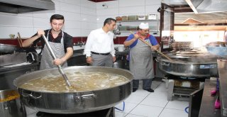 Beypazarında Cuma Namazı Sonrası Aşure İkramı