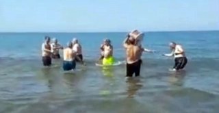 Denizde Davul-Zurna Eşliğinde Çiftetelli Oynadılar