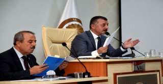 Vali Büyükakın: Çiçek Yollama, Plaket Verme Adetlerini Kaldırın