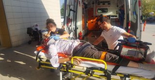 Yaşlı Adam Kendisine Çarpan Ambulansla Hastaneye Kaldırıldı
