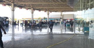 Otobüs, Peronda Bekleyen Yolcuların Arasına Daldı: 3 Yaralı