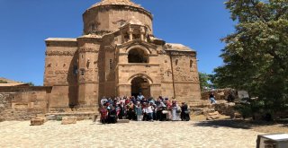 Tuşba Kaymakamlığından Kadınlar İçin Akdamar Adası Gezisi
