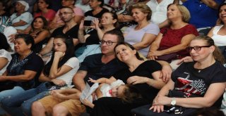 Sanat Güneşi Zeki Müren Şarkılarıyla Anıldı