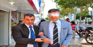 Gözleri Bandajlı Ellerindeki Bastonlarla Yürüdüler
