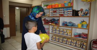 Bayram Öncesi Çocuklara Giysi Yardımı