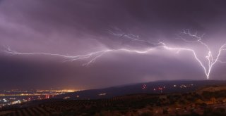 İskenderun Körfezinde Şimşeklerin Dansı