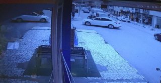 Motosiklet İle Otomobil Böyle Çarpıştı