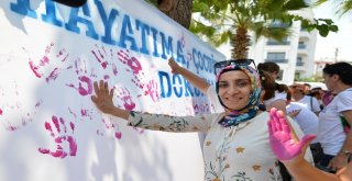 Festivale Katılan Kadınlar Al Yazma Anıtına İz Bıraktı
