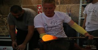 Hollandalı Sanatçı Camın İnceliklerini Anlattı