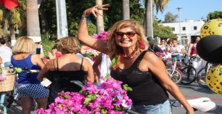 Süslü Kadınlar Turistlerin İlgi Odağı Oldu