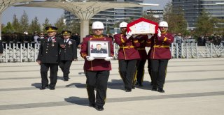 Batman Şehidini Babası Ve Kardeşi Asker Kıyafetiyle Uğurladı