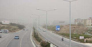 Hatay Semalarını Toz Bulutları Kapladı