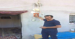 İlk Kez Elektriğe Kavuştular