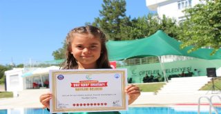 Yaz Okulu Öğrencileri Şenlik Havasında Sertifikalarını Aldı